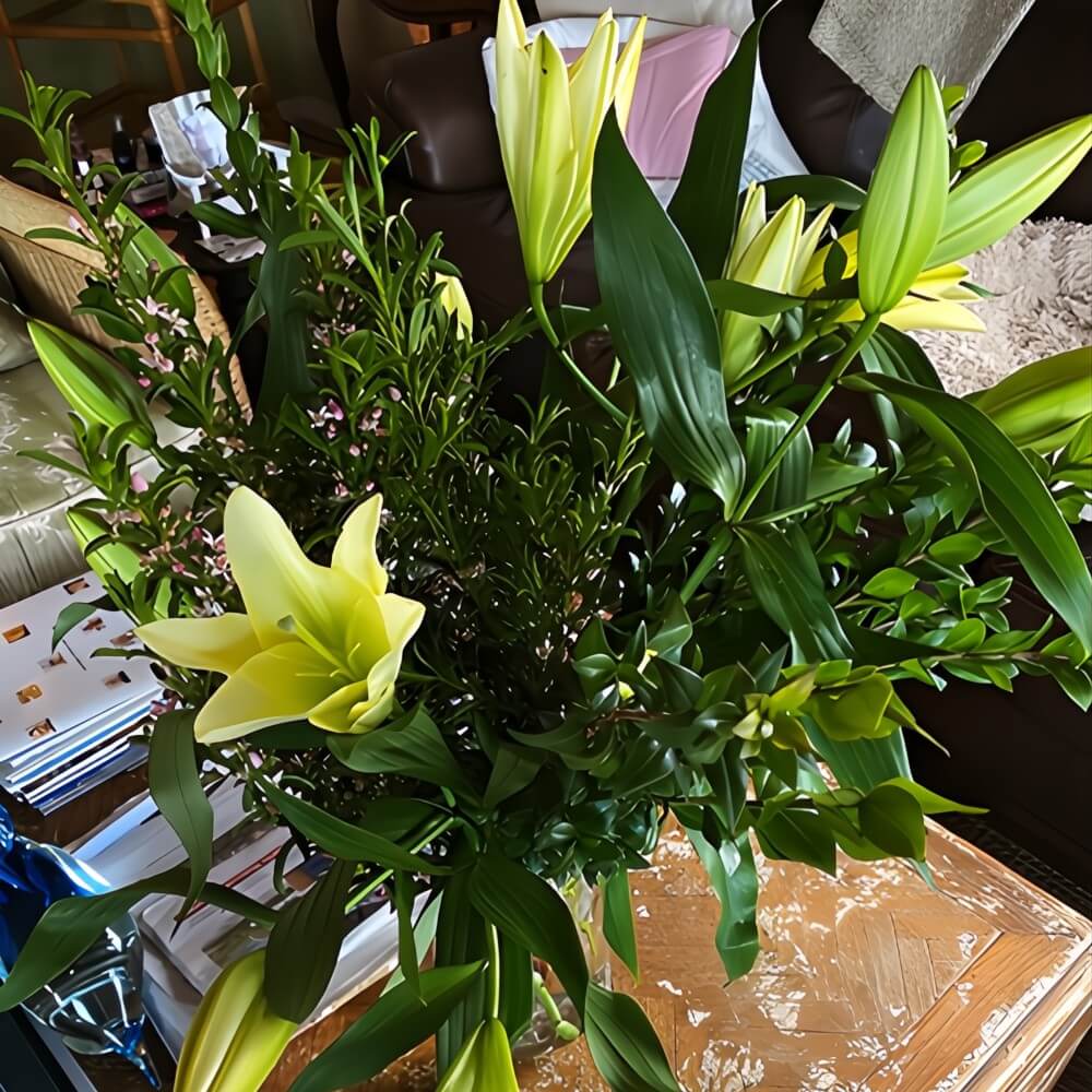 Orientl Lily Bouquet for Valentine's Day