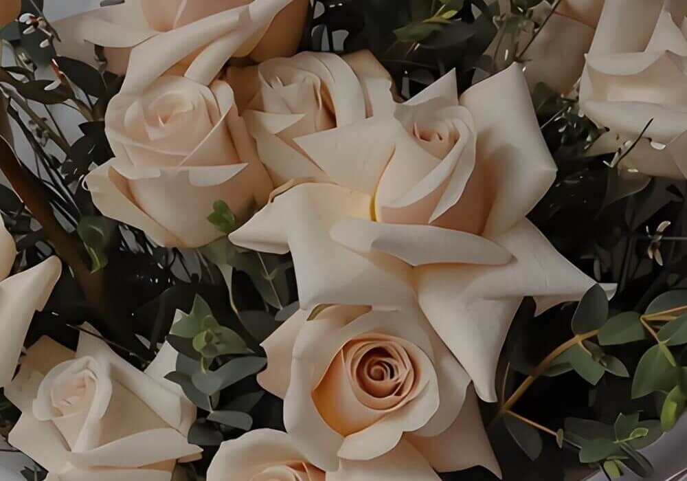 close-up diy wedding arrangement with wholesale beige quicksand roses